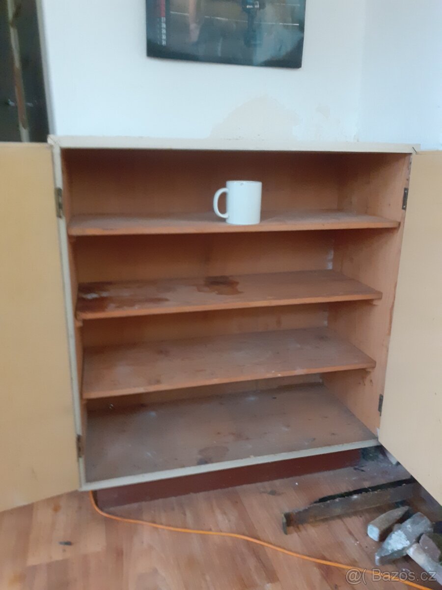 Dřevěná skříňka - 3