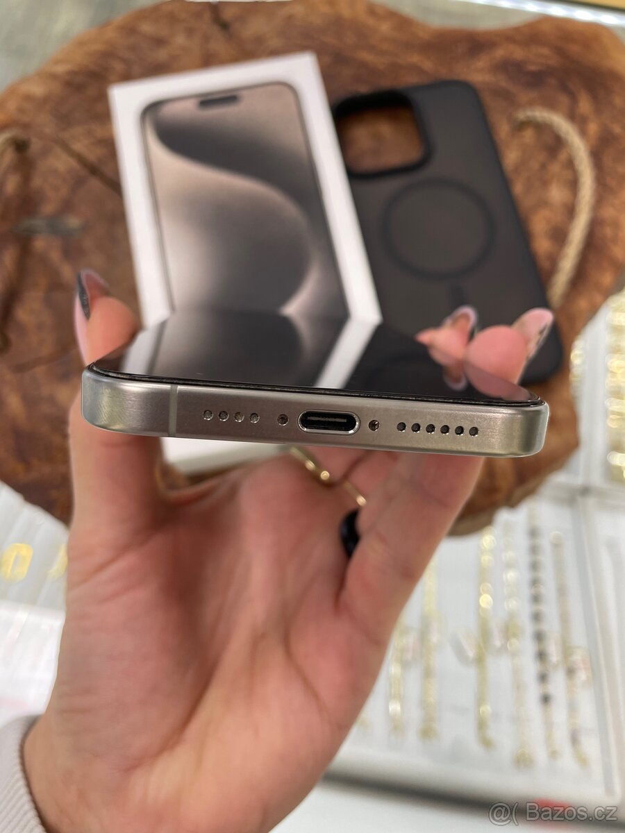 iPhone 15 Pro Max 256GB - 3