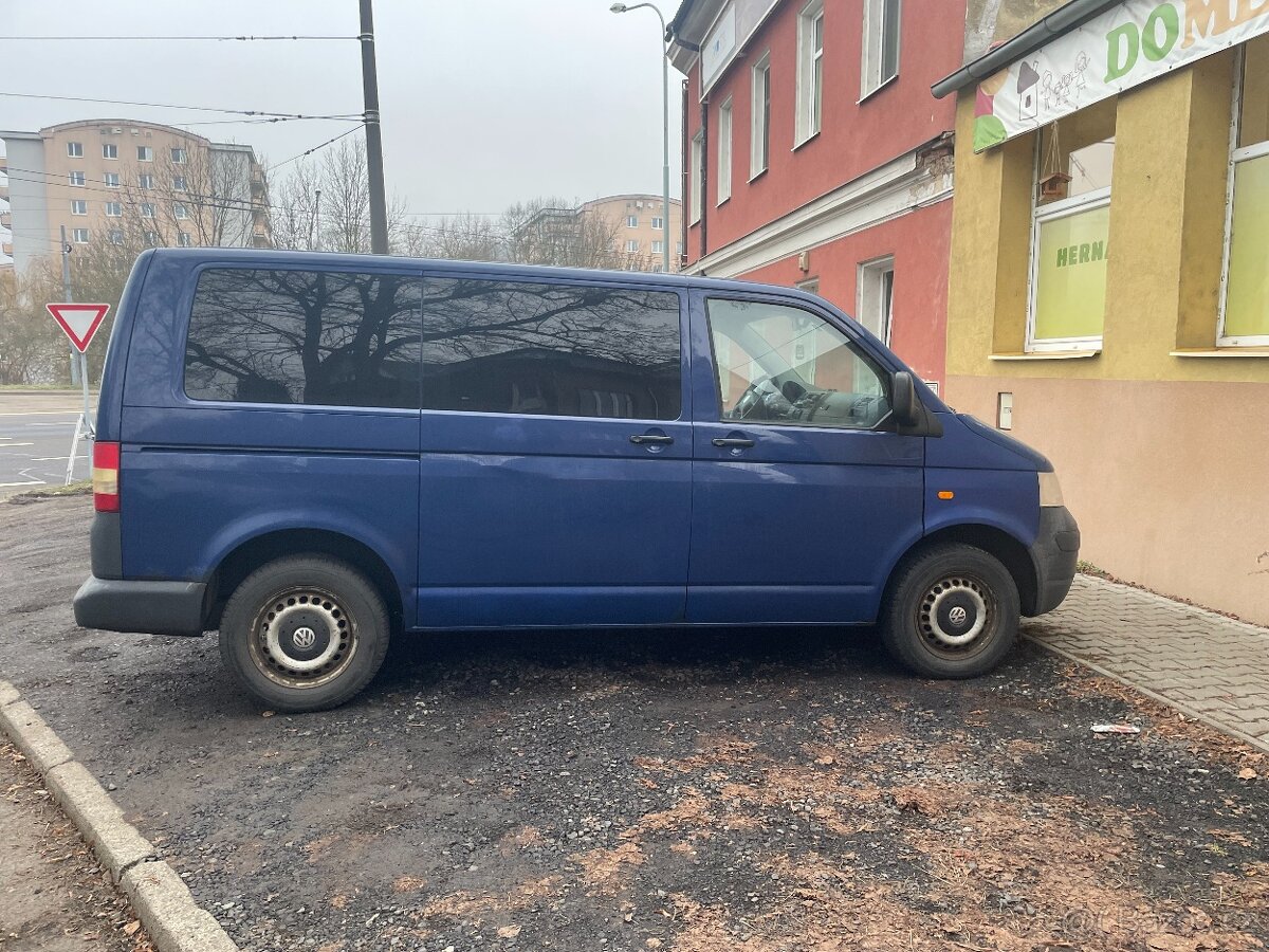 VW Transporter T5 1.9 TDI, 9 míst, klima, tažné - 3