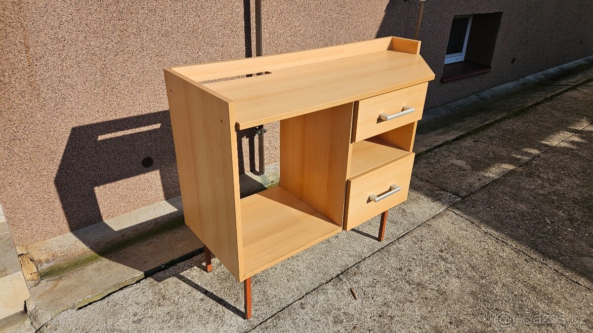 Prodám malou skříňku - 3