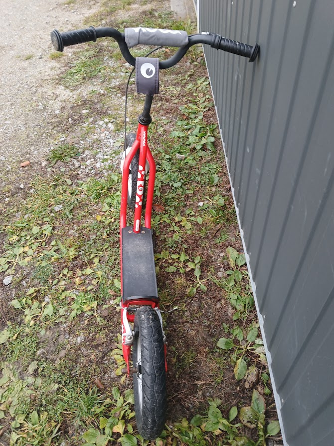 kolobezka Yedoo three - červená nafukovaci kola 12" - 3