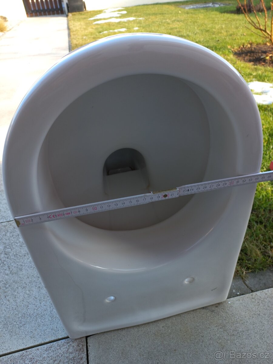 Závěsná WC mísa s prkénkem - 3