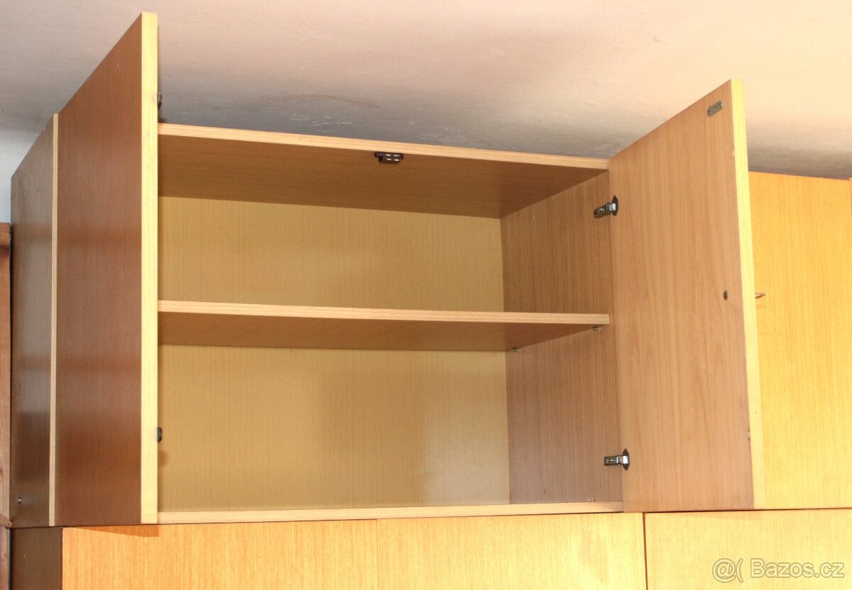 Skříňka s poličkou, uzamykatelná - borovice limba - 3