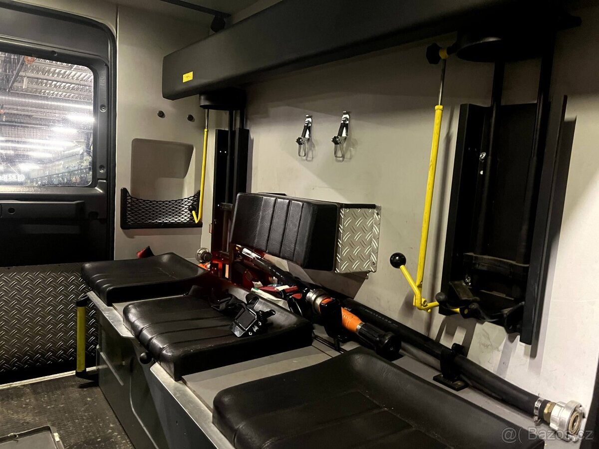 prodáme hasičský MAN TGM , 4X4, 3200L VODY, model 2011 - 3