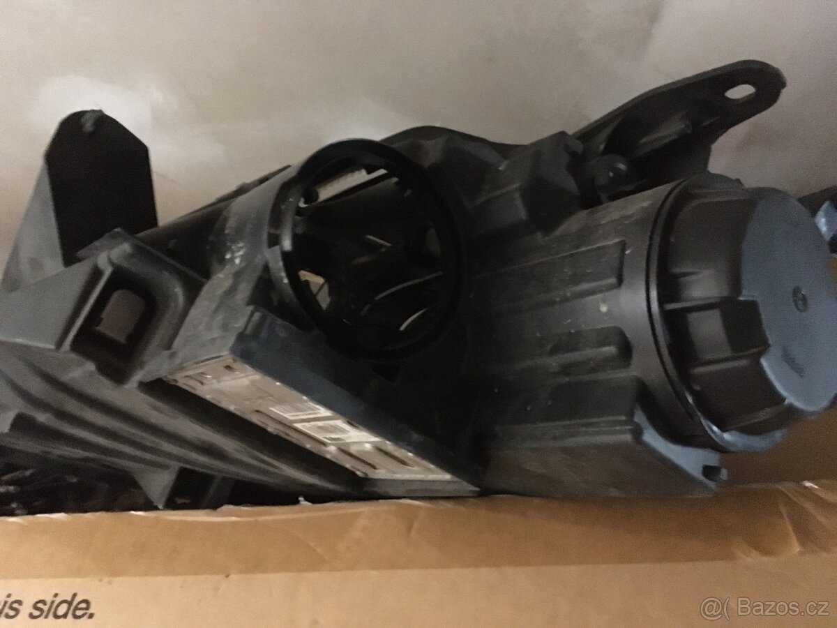 Pravé přední xenonové světlo Citroën C8 - 3