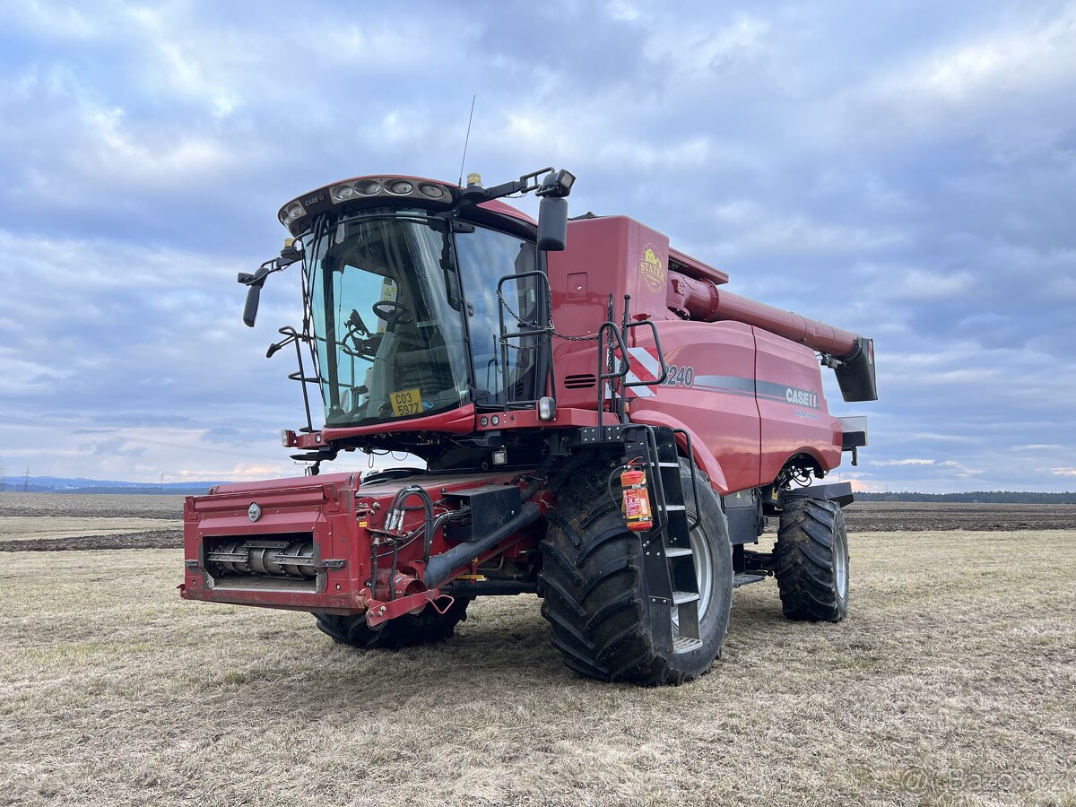 Sklízecí mlátička Case IH 8240 + MacDon FD75 - 3