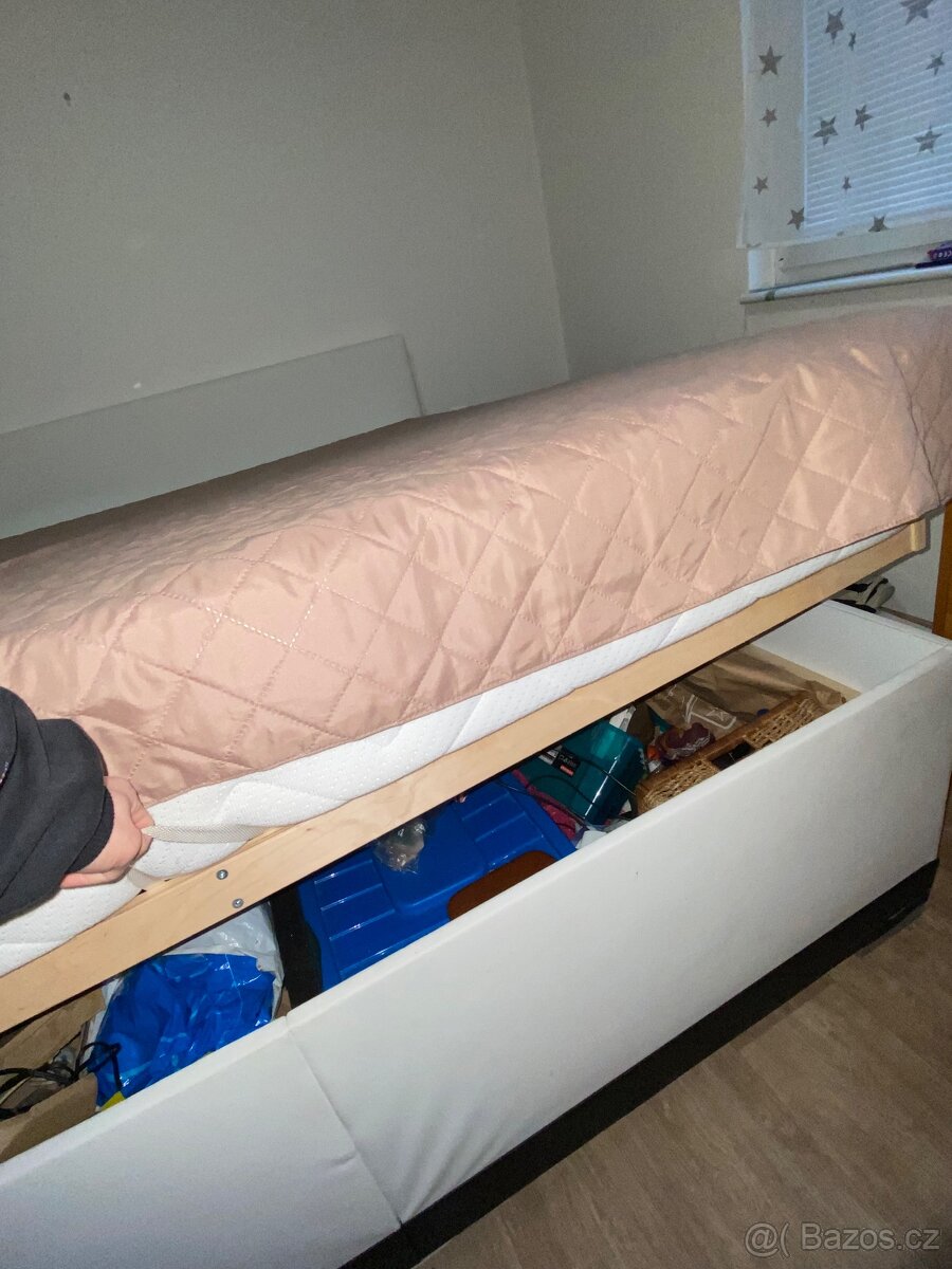 Manželská postel 200x200 - 3