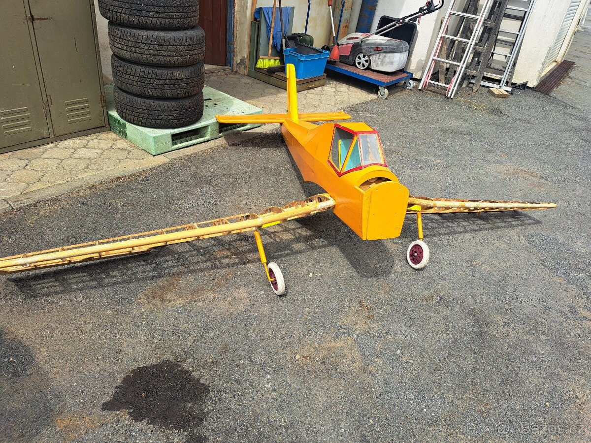 Letadlo Čmelák poptávka. - 3