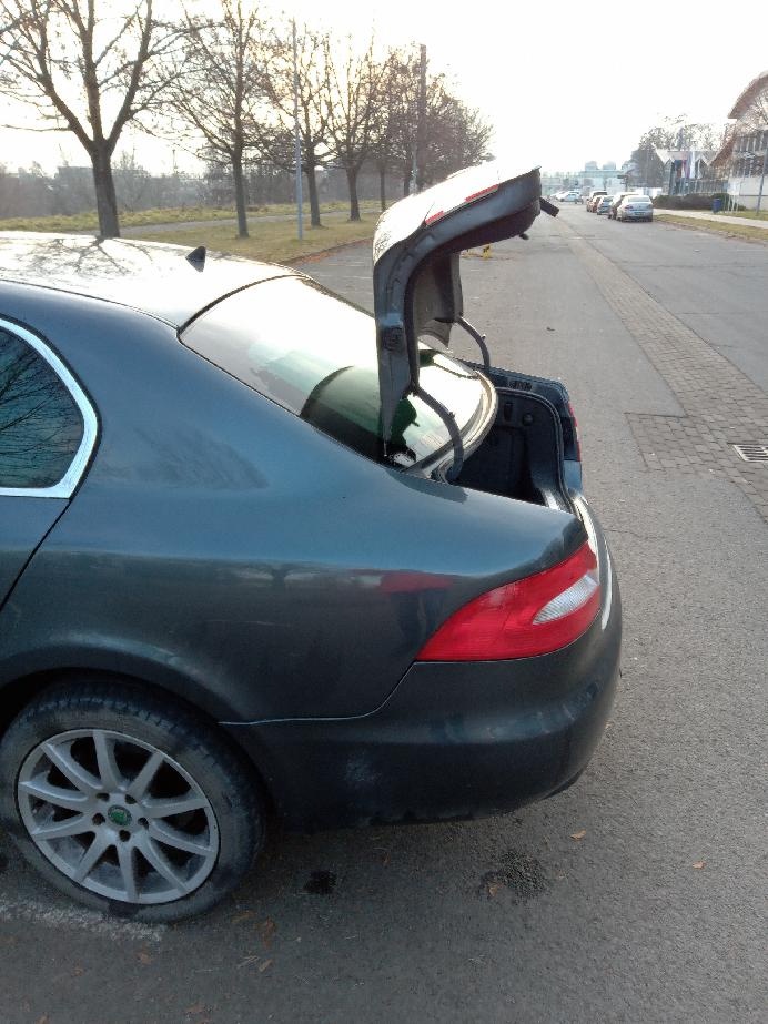 Škoda Superb II. 2.0 TDI, Nová cena, garážované - 3