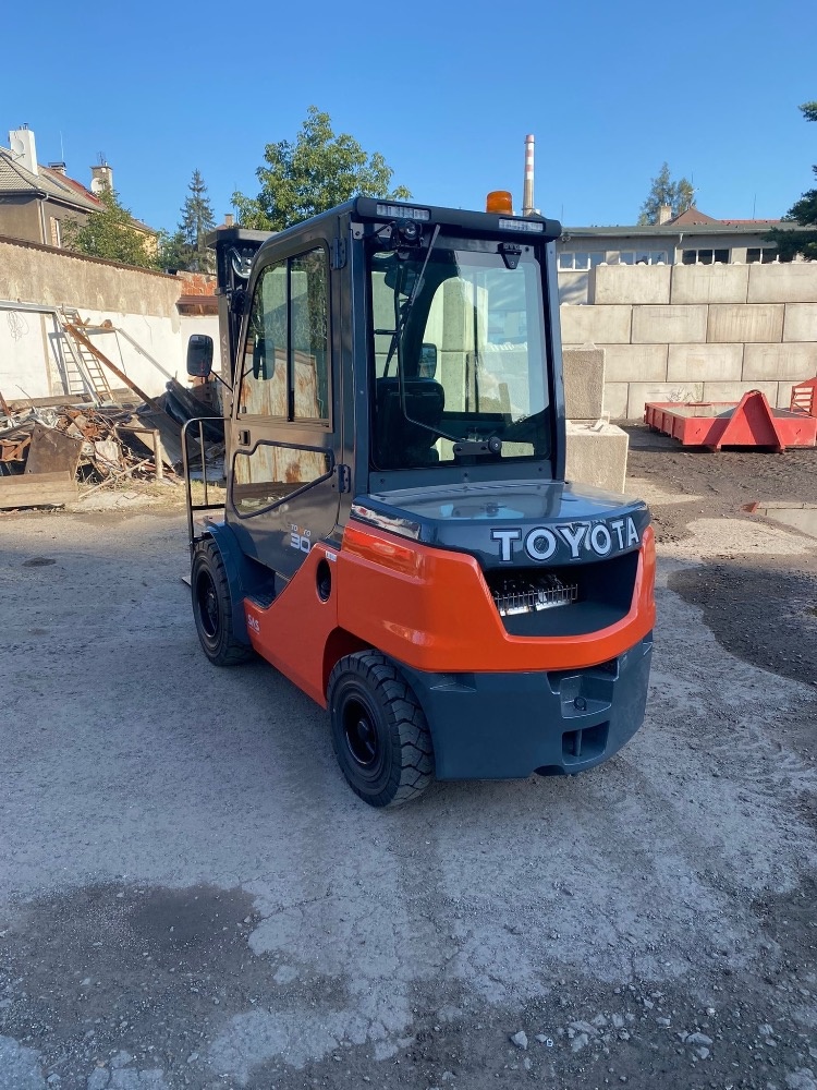 VZV Toyota nosnost 3.tun - 3