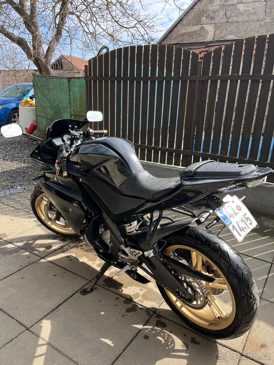 Yamaha yzf r125 - 3