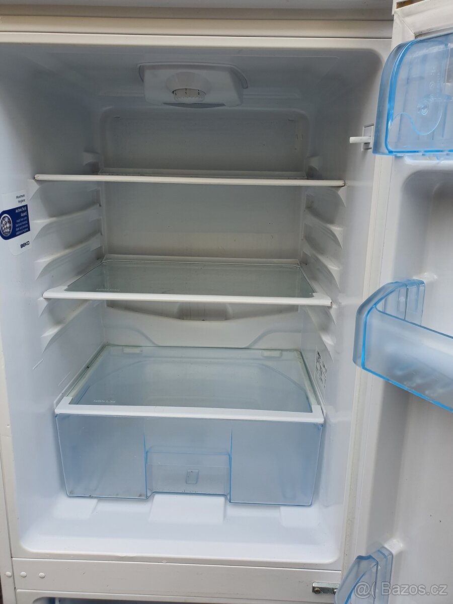 A+ lednice 2-dvéřová dole velký mrazák - 3