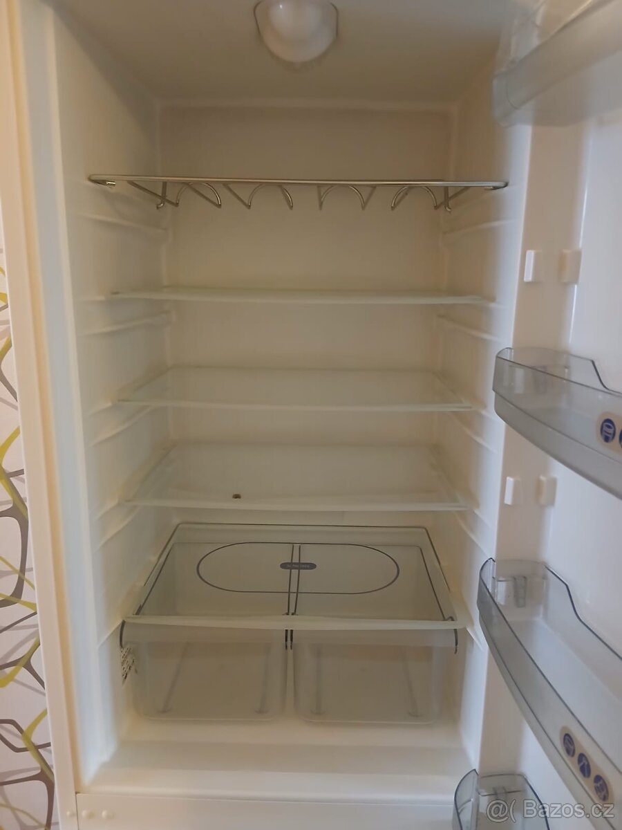 Plně funkční lednice s mrazákem Whirlpool - 3