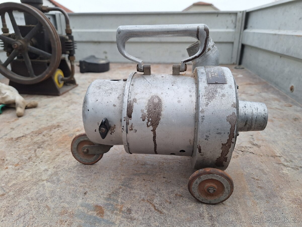 Vysavač prachu PRAGA - 3