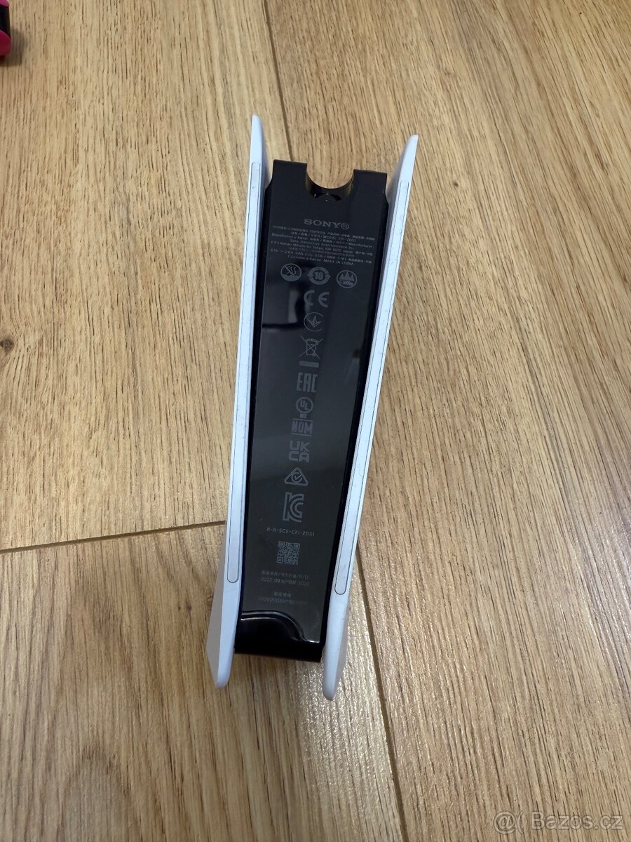 PS5 v záruke + 2 ovládače - 3