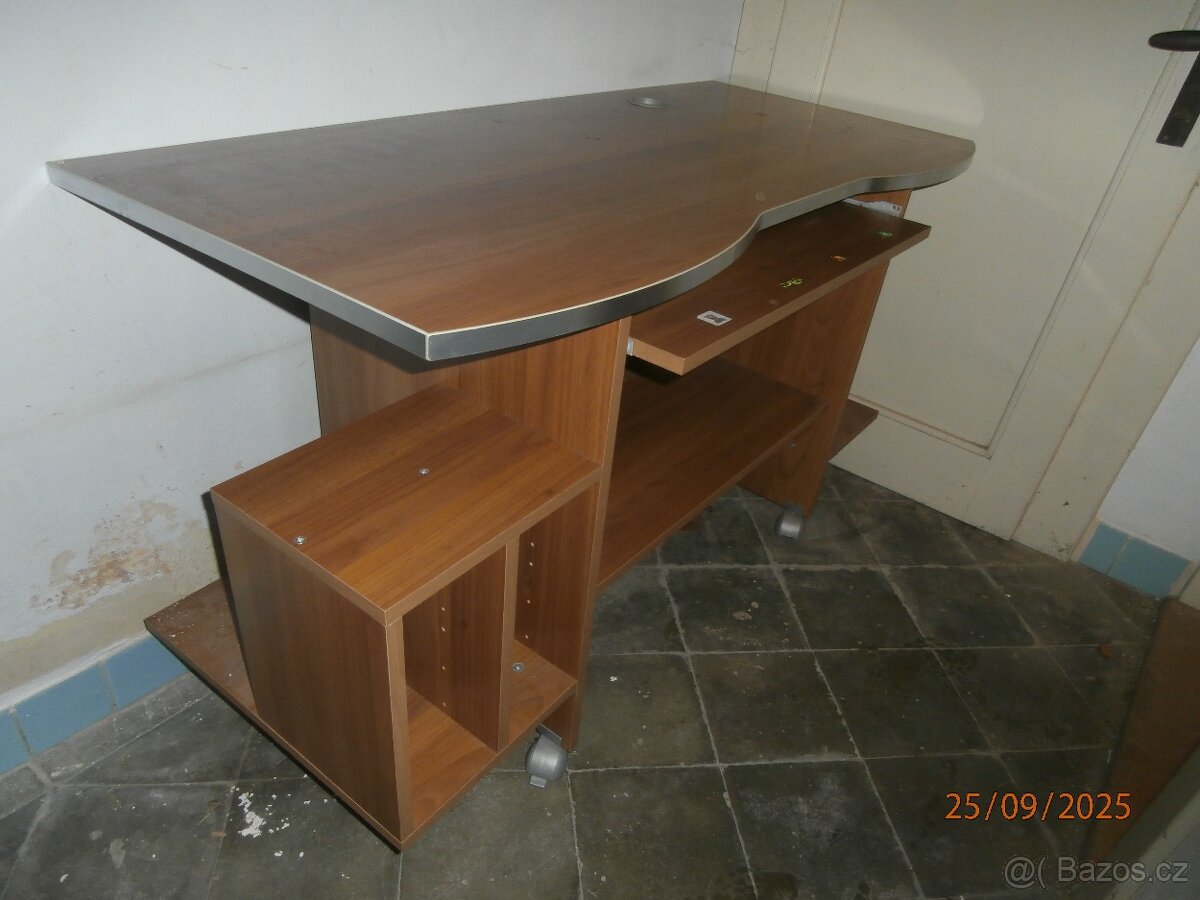 Pc stůl - 3