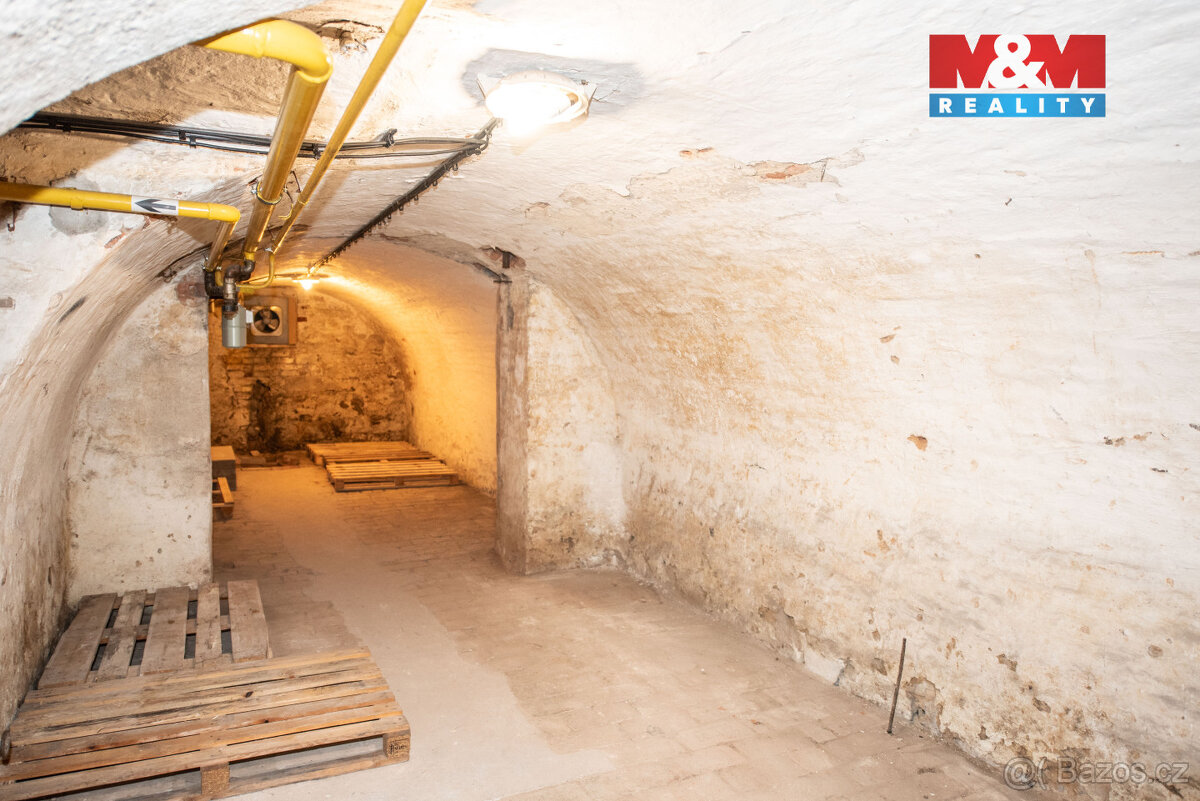 Pronájem skladu v Pardubicích, ul. 17. listopadu - 3