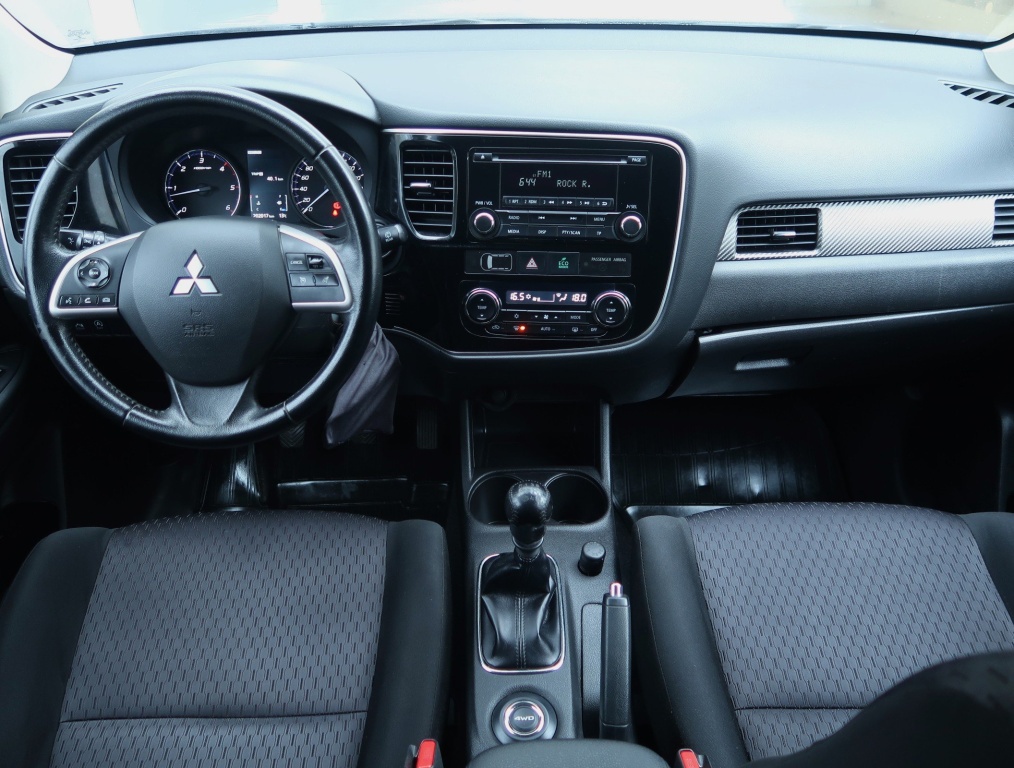 Mitsubishi Outlander - 3