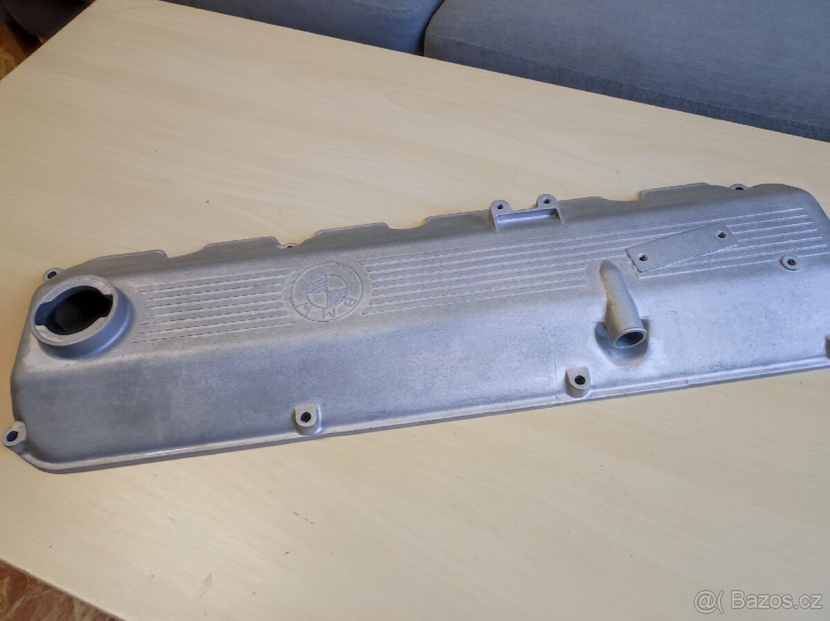 Víko ventilů z motoru BMW M20 - 3