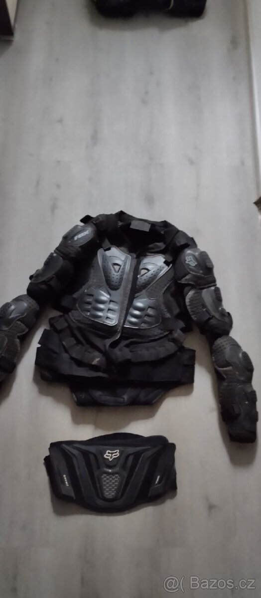 Oblečeni na motokros - 3