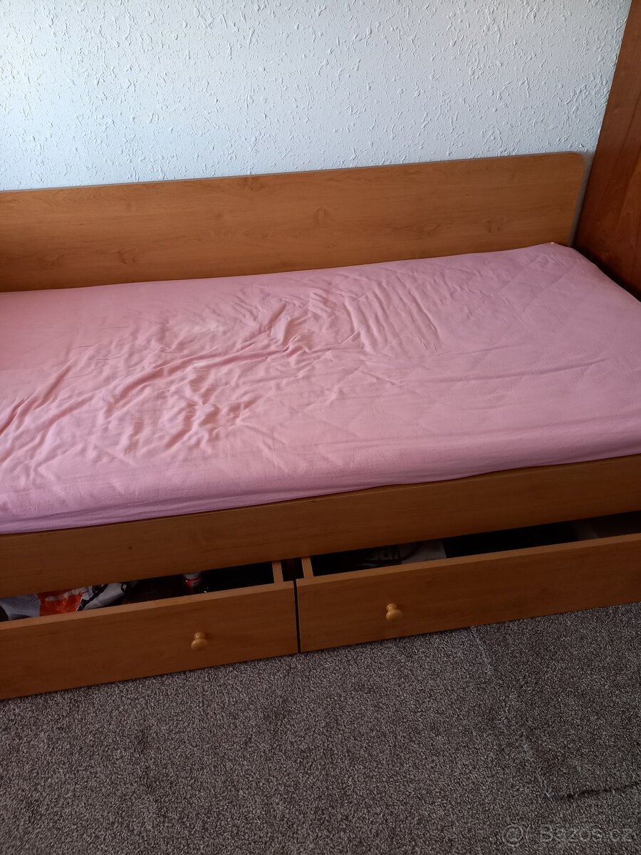 DŘEVĚNA POSTEL - VELKY ÚLOŽNÝ PROSTOR - 3