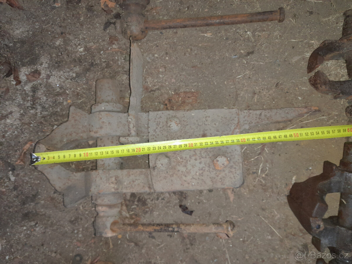 Konvolut kovářských svěráků - 3