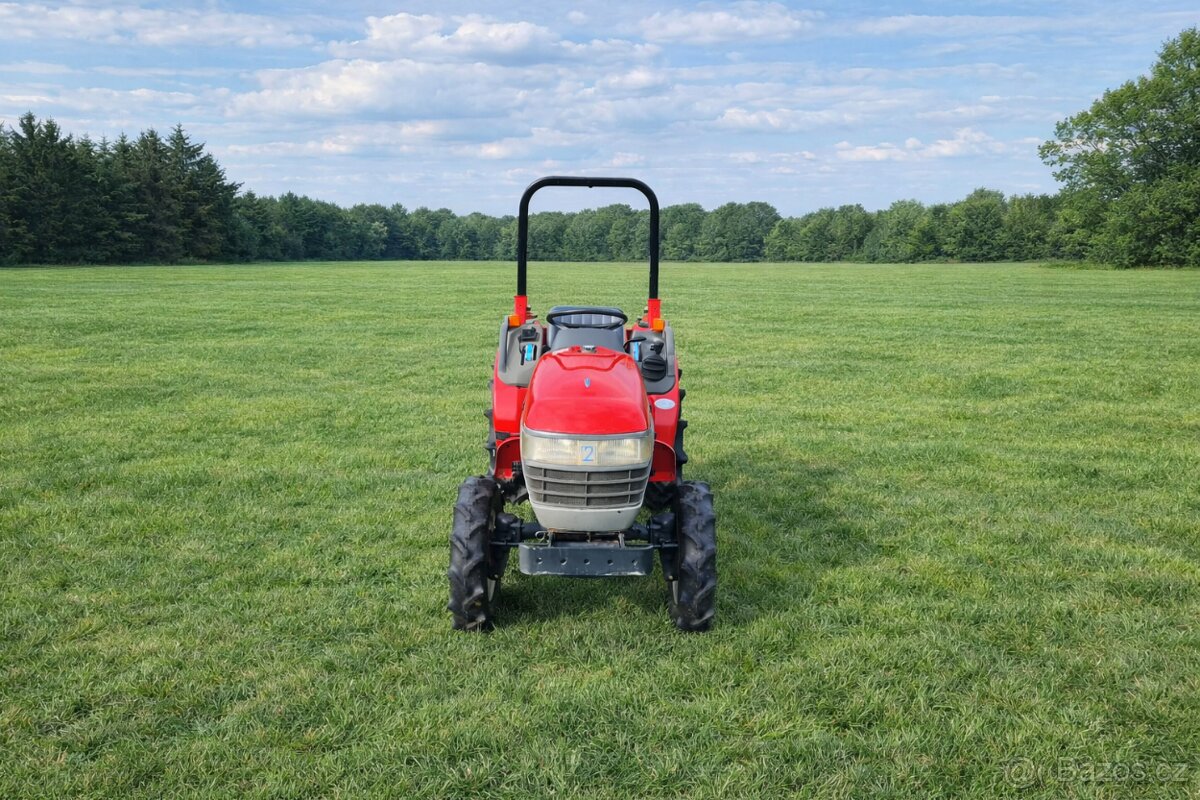 Traktor Yanmar - 3