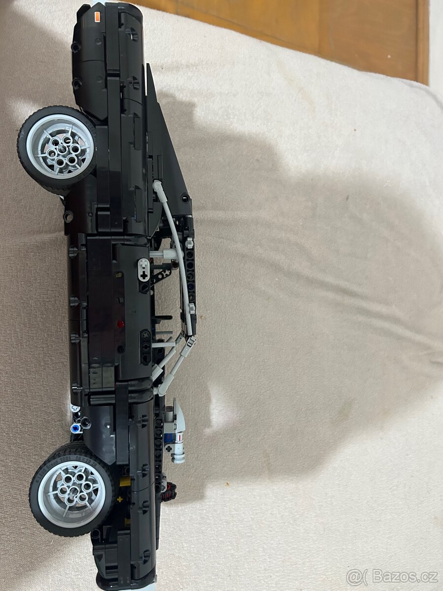 LEGO Technic Dom’s Dodge Charger (42111) - 3