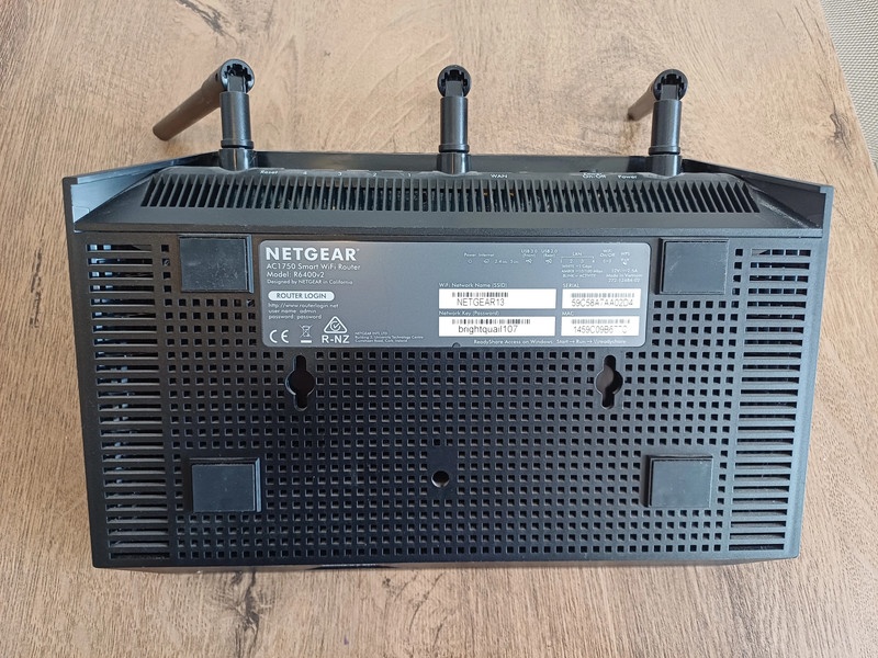 Netgear AC1750 R6400v2 Wi-Fi Router - 3