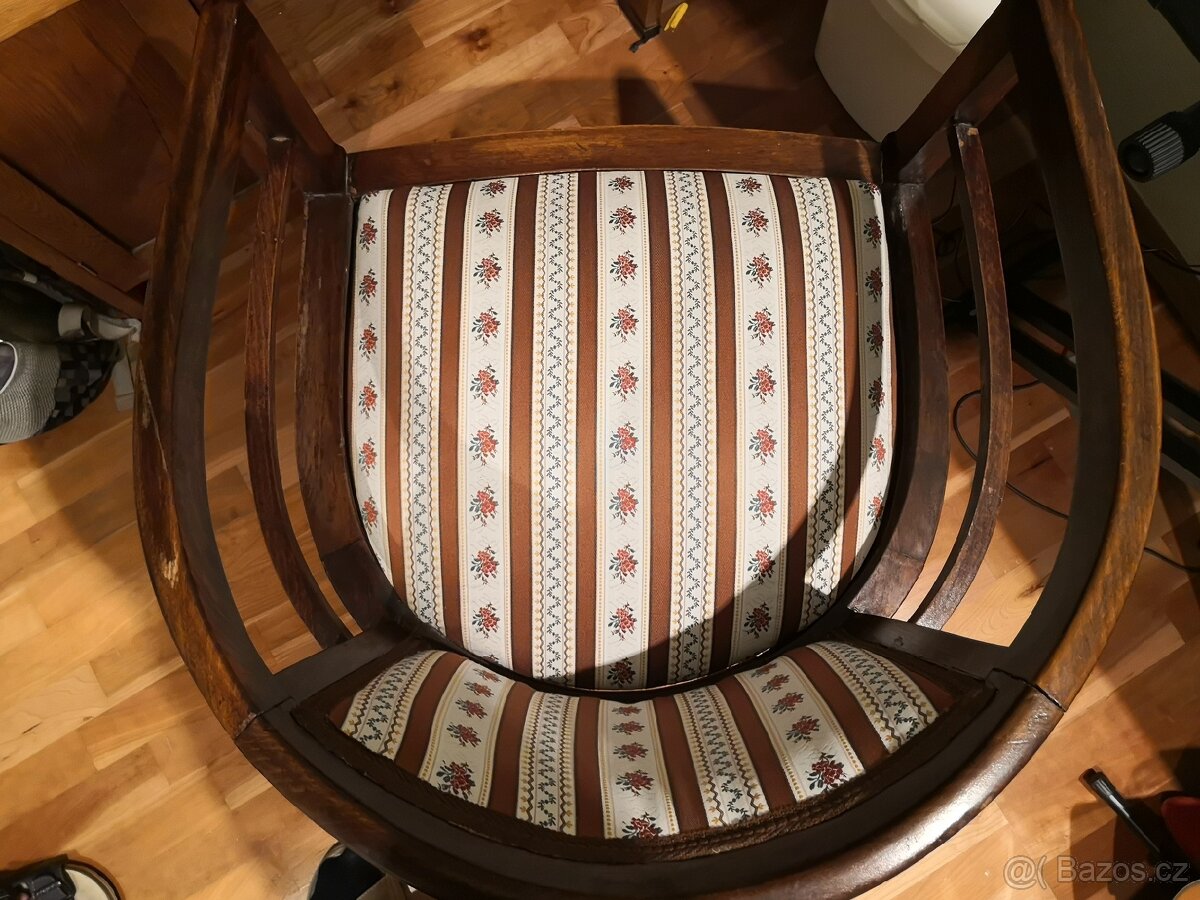 Starožitné křeslo po renovaci - 3