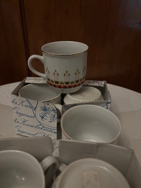 Karlovarský porcelán sada retro hrnků v originalní krabici - 3