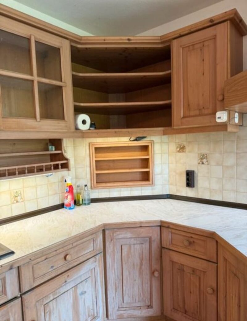 Velká kuchyně z masivu se spotřebiči,5675 - 3