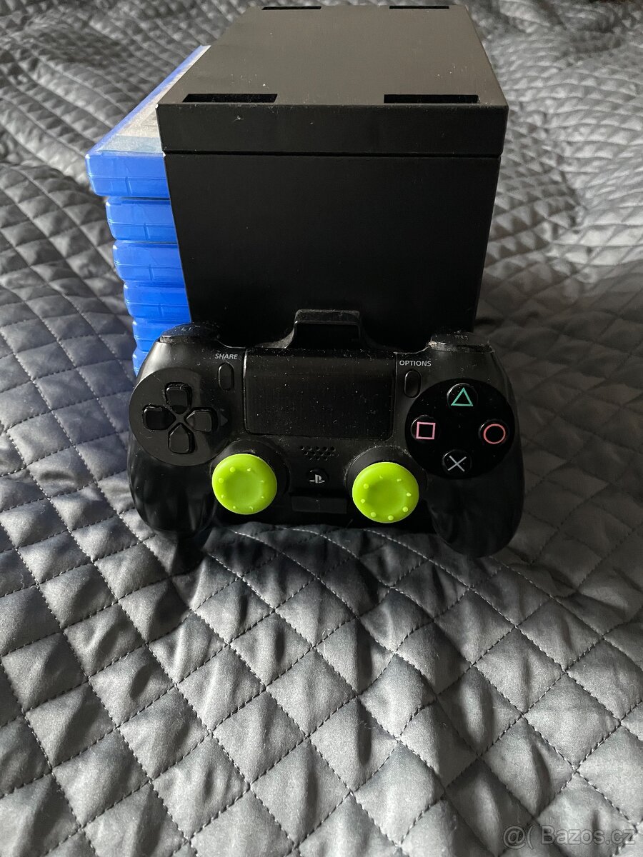 Prodám ps4 500GB+2 ovladače+8her - 3