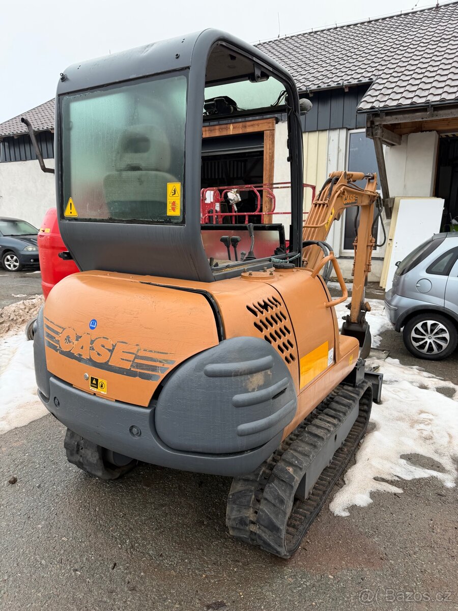 Poskozeny minibagr Case cx23 2.4tuny - 3