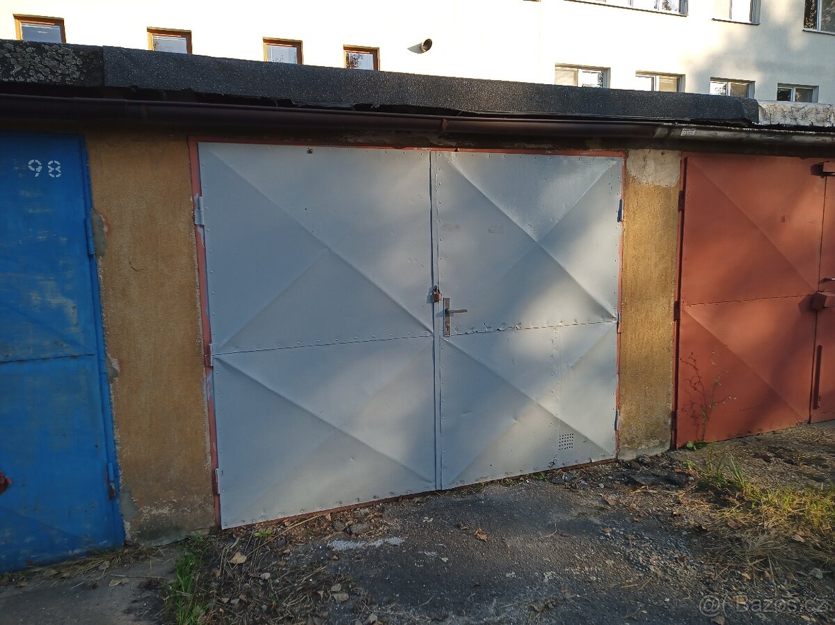 Garáž, Hradec Králové, Pouchov - 3