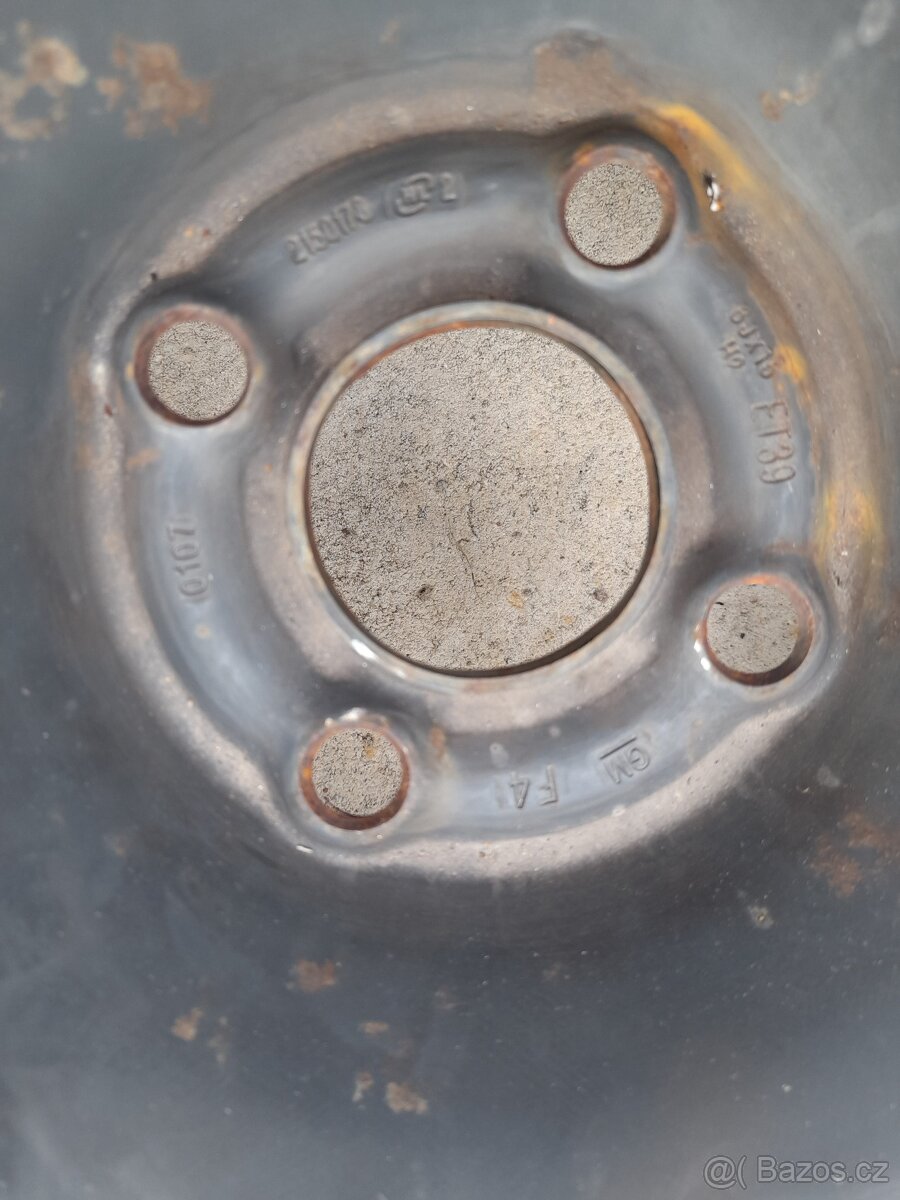 4x 15" plechové disky na Opel. - 3