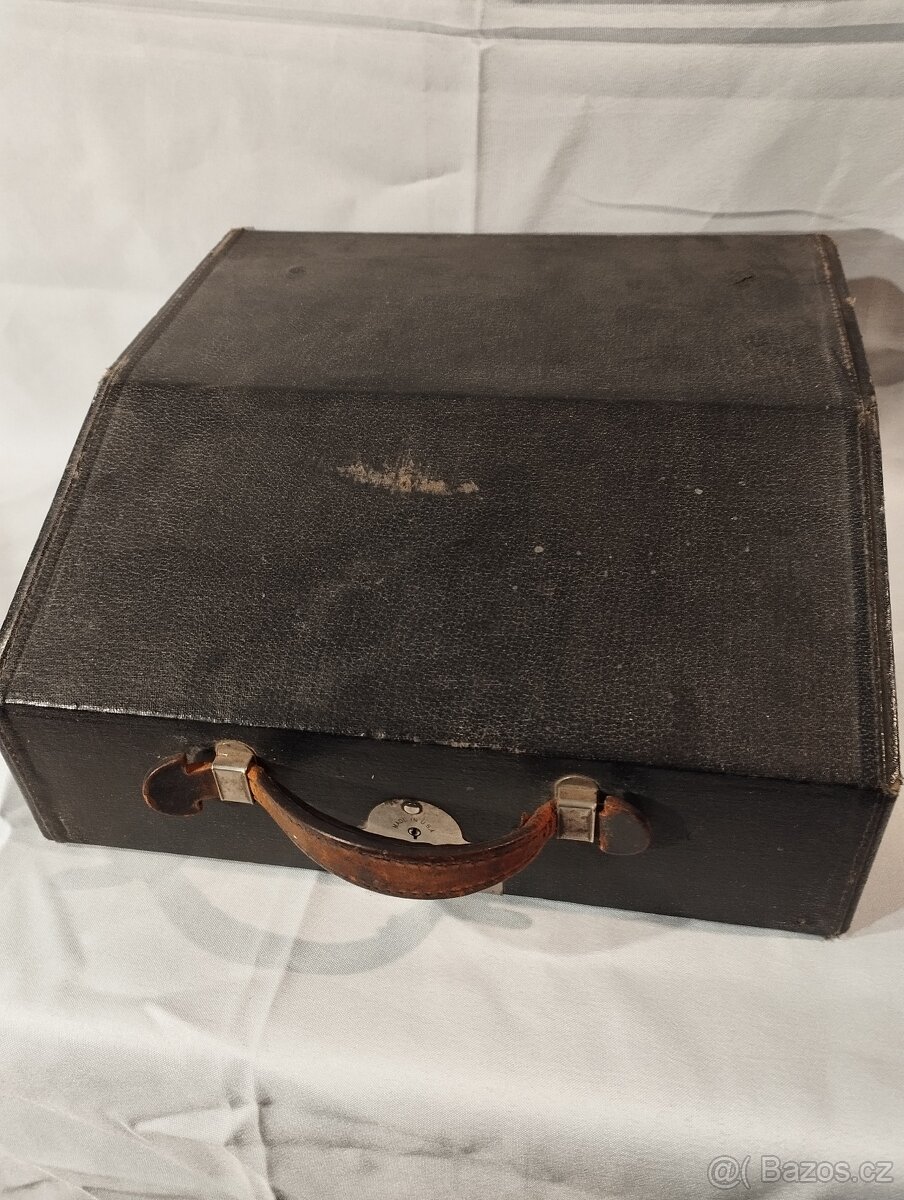 Starý americký psací stroj Underwood - 3