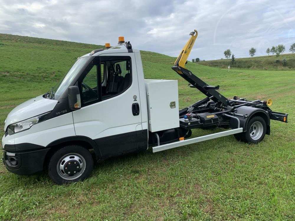 Autobazar užitkových vozů sklápěčů a nosičů kontejnerů - 3