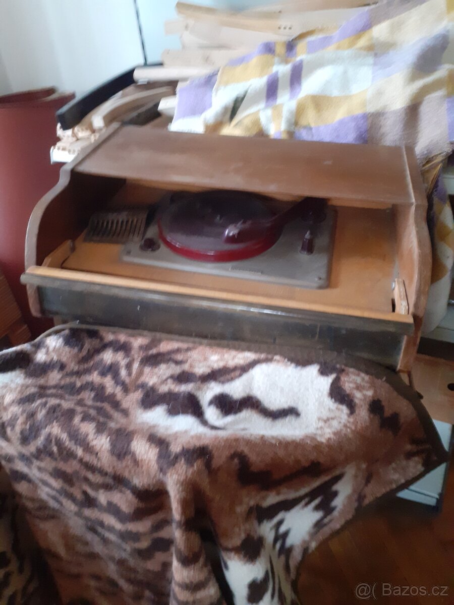 Retro gramofon Supraphon ,rádio Tesla 605 A - 3