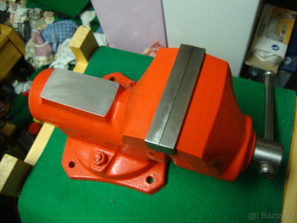 Svěrák YORK 100L 100mm červený zachovalý PC: 3700Kč - 3