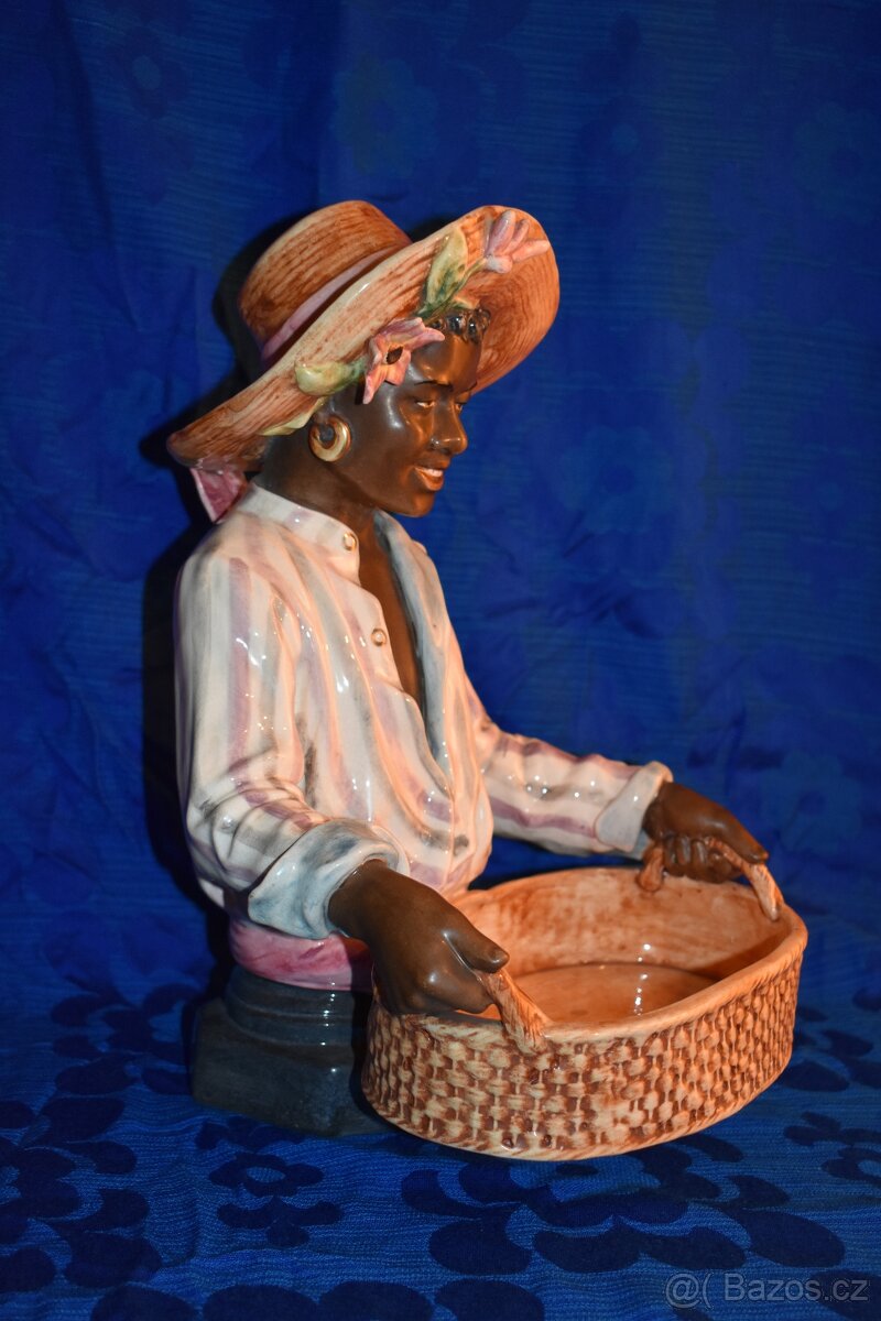 Porcelánová soška - Černošský sběrač - 3