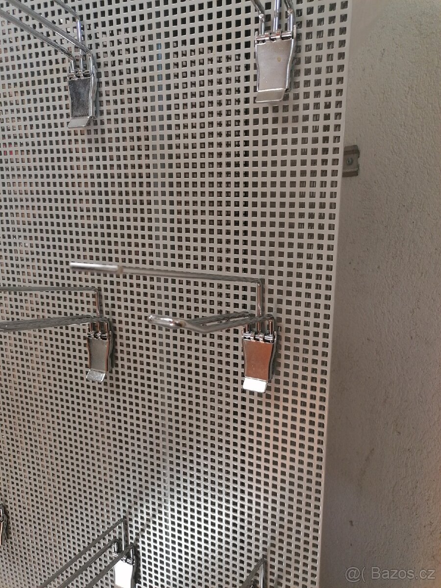 Nové otočné prodejní stojany, regály - 3