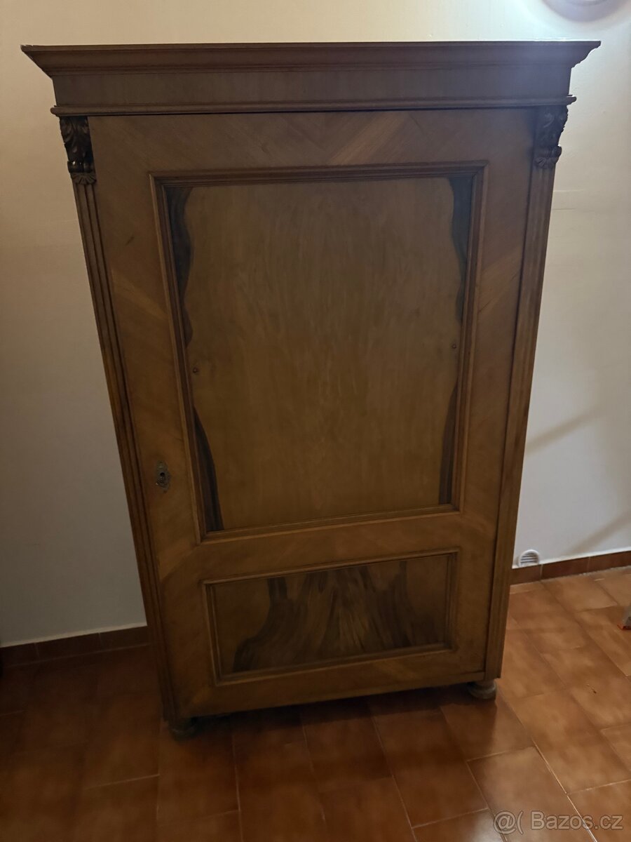 Staré dřevěné skříně- 2ks - 3