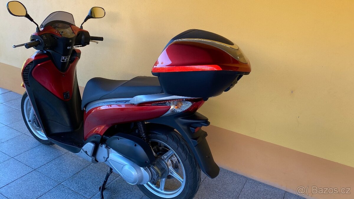 Honda SH 125i / po 1.majiteli / 2x klíč /nové pneu/ serviska - 3