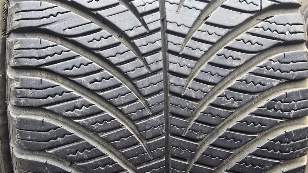 Celoroční pneu 225/45/17 Good Year - 3