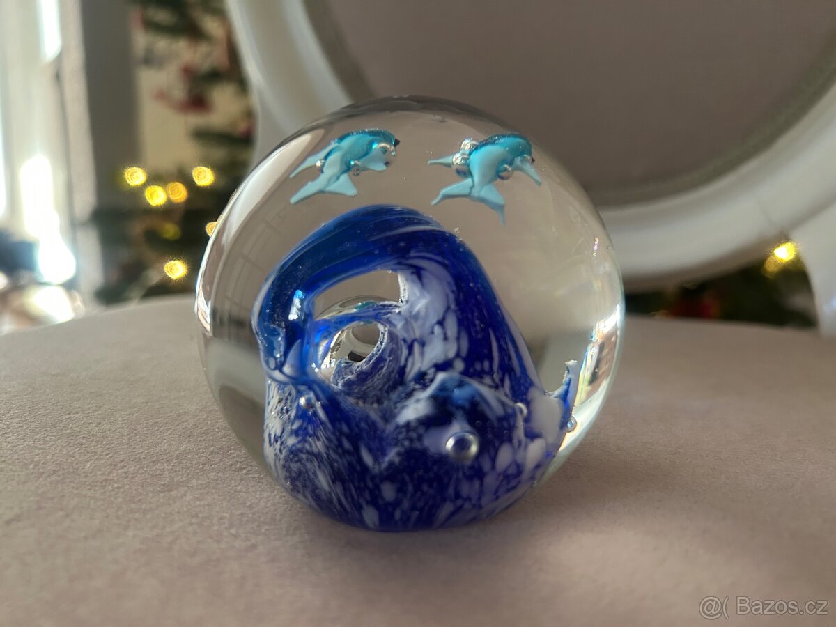 Skleněné těžítko s delfíny - 3