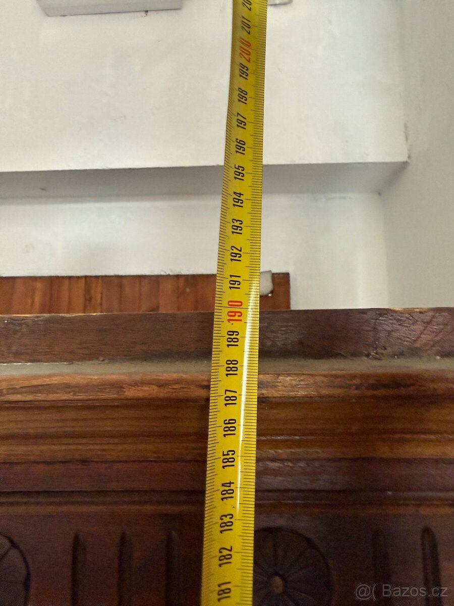 Starožitná skříň nábytek - 3