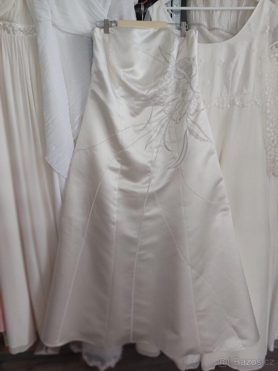 Jednoduché korálkové svatební šaty 42/44 - 3
