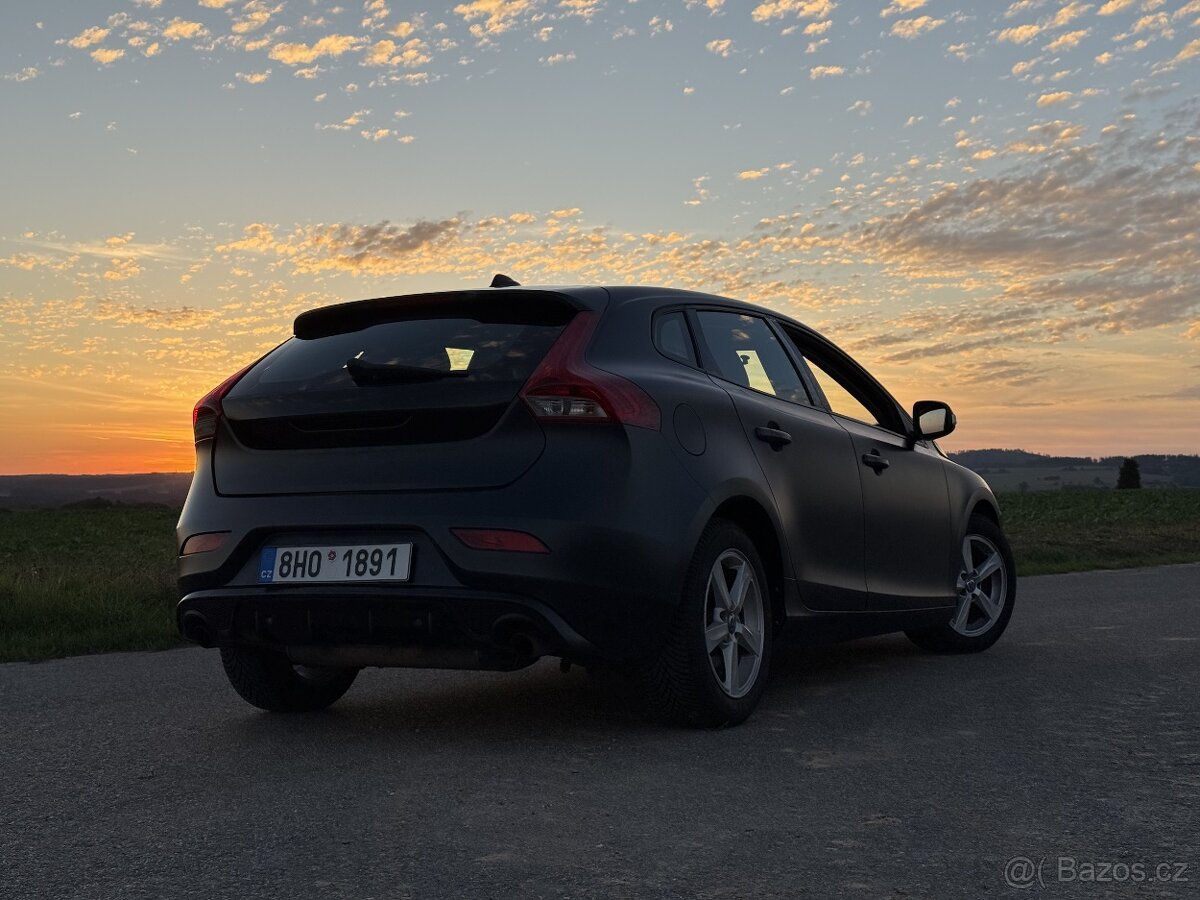 Volvo V40 T2 88kw 1.6 benzín manuál - 3