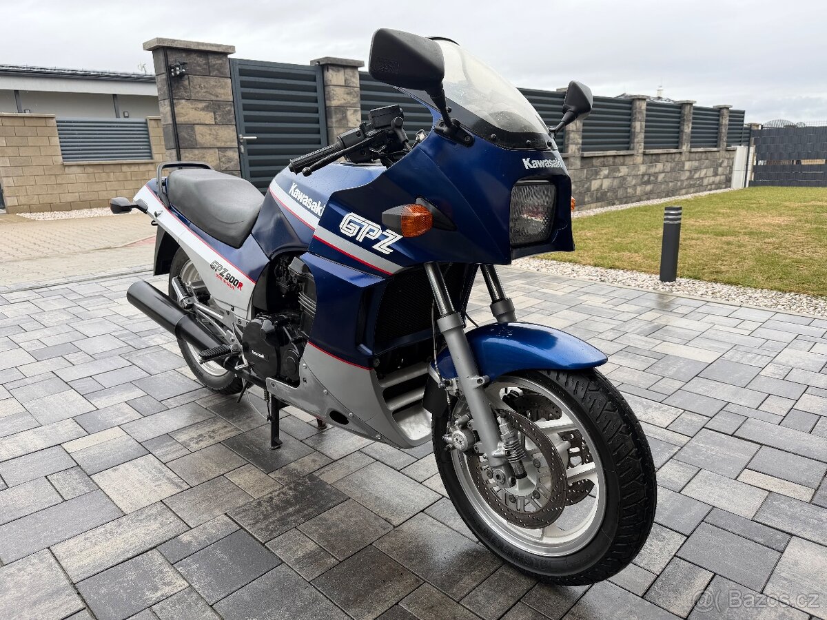 Kawasaki Gpz 900 - 3